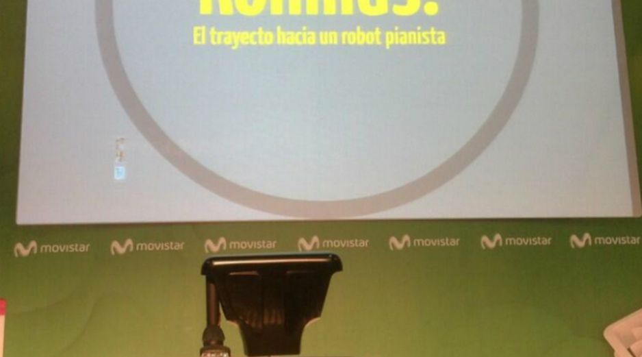 Imagen de la presentación del robot. Tomada de @jose_knepa  /