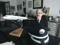 Memorias. Fernando Morales Vela se jubiló después de 26 mil 529 horas de servicio.  /