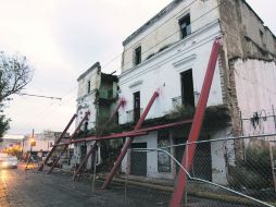 Inmueble. Con la caída de la malla de protección, hoy cualquier puede ingresar a la casa que colapsó hace cinco meses.  /