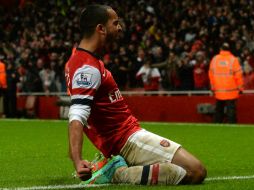 Theo Walcott anotó el gol definitivo para los londinenses al 92'. AFP /