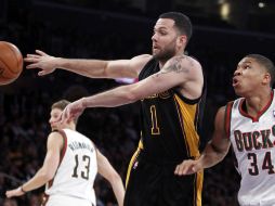 La pérdida de Farmar (1) es otro importante revés para la zona de defensa de los Lakers. AP /