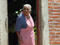 Recomiendan tomar precauciones dentro del hogar con la gente de la tercera edad. ARCHIVO /