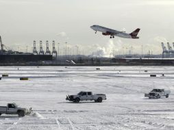 Delta, American, US Airways, United, Southwest-AirTran y JetBlue publicaron advertencias sobre el clima y los posibles retrasos. AP /