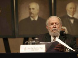 El escritor Hugo Gutiérrez Vega fue uno de los galardonados por la secretaría. ARCHIVO /