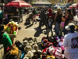 Durante la época decembrina el Ayuntamiento cedió por completo espacios prohibidos para la  actividad de los grupos de ambulantes. ARCHIVO /