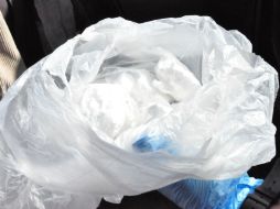 A uno de los detenidos se le encontró droga. ESPECIAL /