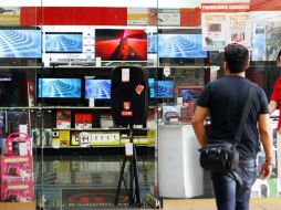 Las estadísticas de los consumidores del hogar al comprar bienes durables, como electrodomésticos, reporta caída del 8.5 por ciento. ARCHIVO /