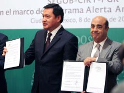 Osorio Chong firma un convenio de colaboración entre la Segob, la CIRT y la PGR para trabajar por la seguridad de la región. SUN /