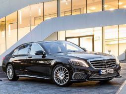 El S 65 AMG sacó la casta como la tercera generación de un carro con pedigrí. ESPECIAL /