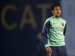 El jugador brasileño, Neymar, durante el entrenamiento en el que preparan el partido que disputarán contra el Atlético de Madrid. EFE /