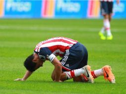 Tras participar en una jugada donde se anotó gol, Bravo quedó tendido en el terreno durante unos instantes. ARCHIVO /