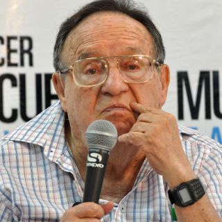 'Chespirito está muy bien y escribiendo', señala su hijo