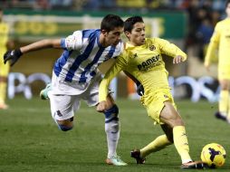 El ex de Cruz Azul Javier Aquino (d) entró de suplente en el duelo. EFE /