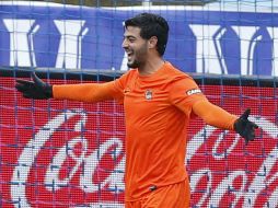 Los goles de Carlos tienen alejado a su equipo de los últimos puestos de la general. EFE /