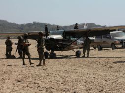La avioneta realizaba sobrevuelos en la zona de Cacahuatepec, presuntamente sin permiso ni plan de vuelo. SUN /