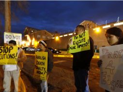 Familiares de Édgar Tamayo se manifiestan a las afueras de la prisión de Huntsville en contra de su ejecución. SUN /