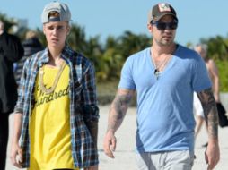 En años recientes el ídolo juvenil ha convivido con Jeremy Bieber. ESPECIAL /