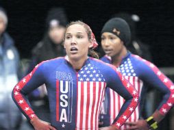 Atuendos como el del equipo norteamericano femenil de  bobsled son desaconsejados fuera de la seguridad de la Villa Olímpica. AP /