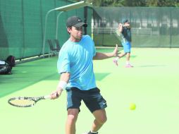 Miguel A. Reyes reconoce que parte de su función en el equipo mexicano de Copa Davis es servir de referencia a los más jóvenes.  /