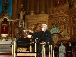 La ceremonia de té fue precedida por el maestro Sen Genshitsu. EFE /