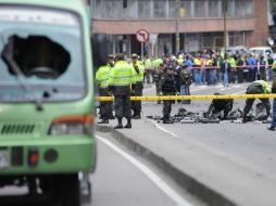 Presuntos integrantes de las FARC lanzan explosivos contra una patrulla militar. ARCHIVO /