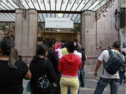 La devolución sólo procederá si el contribuyente se encuentra al corriente de sus obligaciones fiscales. ARCHIVO /