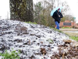 En Texas, aguanieve y lluvia congelante afecta la mañana de este martes el noreste de la entidad, incluyendo Houston. AP /
