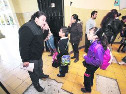 VIGILANCIA. La salud de los niños es evaluada por los maestros.  /