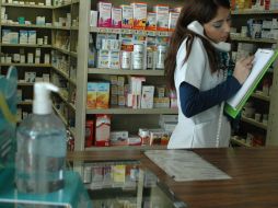 En escuelas y otros lugares públicos se cuenta con gel antibacterial para evitar la propagación de la enfermedad.  /