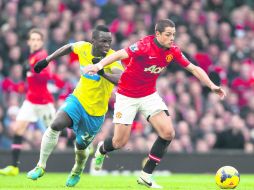 Pese a los rumores que lo ponían fuera del United, el delantero tapatío Javier ''Chicharito'' Hernández permanecerá en Manchester. AP /