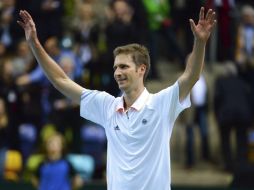 El alemán Florian Mayer celebra la victoria  frente al español Feliciano López, en el segundo partido de la Copa Davis. EFE /