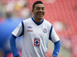 Marco Fabián salió al campo a hacer el calentamiento. MEXSPORT /