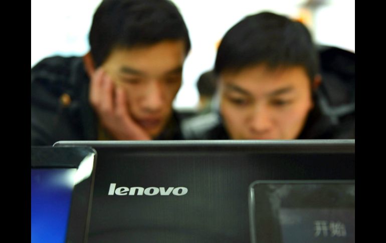 Buscan vender más de 100 millones de teléfonos inteligentes para 2015. AFP /