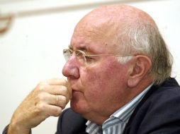 El escritor tijuanense ha sido sometido a dos diálisis por los problemas de insuficiencia renal que lo mantienen grave. ARCHIVO /