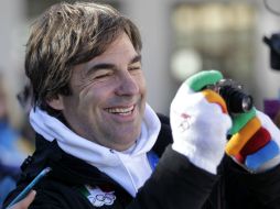 Von Hohenlohe toma una fotografía durante el evento en la Villa Olímpica. AFP /