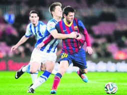 Luego de tantos años de estar bajo el reflector, los rivales han analizado los movimientos y fintas que normalmente realiza Messi. AP /