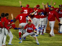 El equipo puertoriqueño celebra su pase a la final. EFE /