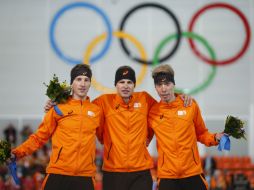 Holanda obtiene el 1-2-3 en patinaje de velocidad de cinco mil metros. Sven Kramer (c) cumple los  pronósticos y se adjudica la prueba. AP /