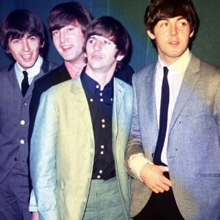 Dos chaquetas de The Beatles serán subastadas en Liverpool