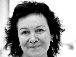 La española, Sánchez, en la novela, trata de reflejar también la situación actual que está viviendo su país. ESPECIAL /