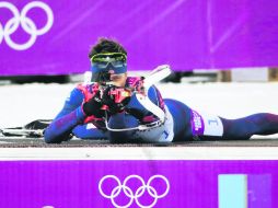 Bjoerndalen ejecuta un disparo durante la persecución 12.5 kilómetros. El noruego falló tres veces con el rifle. AP /