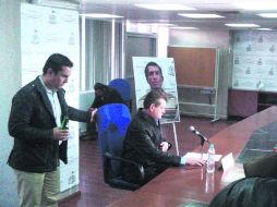 El fiscal general, Luis Carlos Nájera, en el anuncio oficial de la detención del supuesto asesino de la pareja de norteamericanos. ESPECIAL /