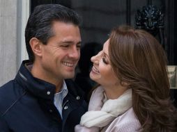 El Presidente Enrique Peña Nieto comparte un par de fotografías junto con su esposa Angélica Rivera. ESPECIAL /