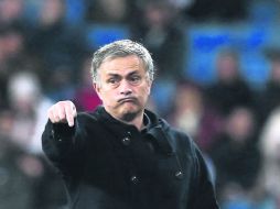 Mourinho va dejando rastros por donde camina, peleándose verbalmente con los principales entrenadores de las ligas donde ha dirigido. EFE /
