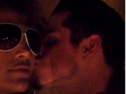 En el video aparece con su novio el bailarín Casper Smart. ESPECIAL /