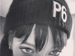 Valiéndose de su popularidad, Rihanna muestra su apoyo a la campaña para la equidad de género. ESPECIAL /