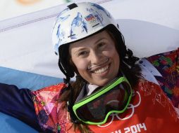 ''Fue para tener suerte'', responde Eva Samkova ante incógnita de pintarse los colores de la bandera checa sobre sus labios. AFP /