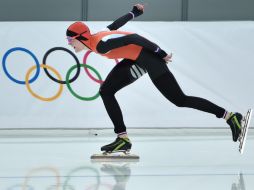 La holandesa Jorien Ter Mors ganó la quinta medalla de oro para su país en la prueba de patinaje de mil 500 metros. AFP /