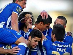 Leandro Silva anota la victoria para los ''dragones'' a los 83 minutos del partido. Foto: @YoAmoAlAmerica1. ESPECIAL /