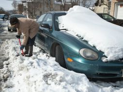 Reportan una acumulación de hasta 38 centímetros de nieve en Massachusetts. AP /
